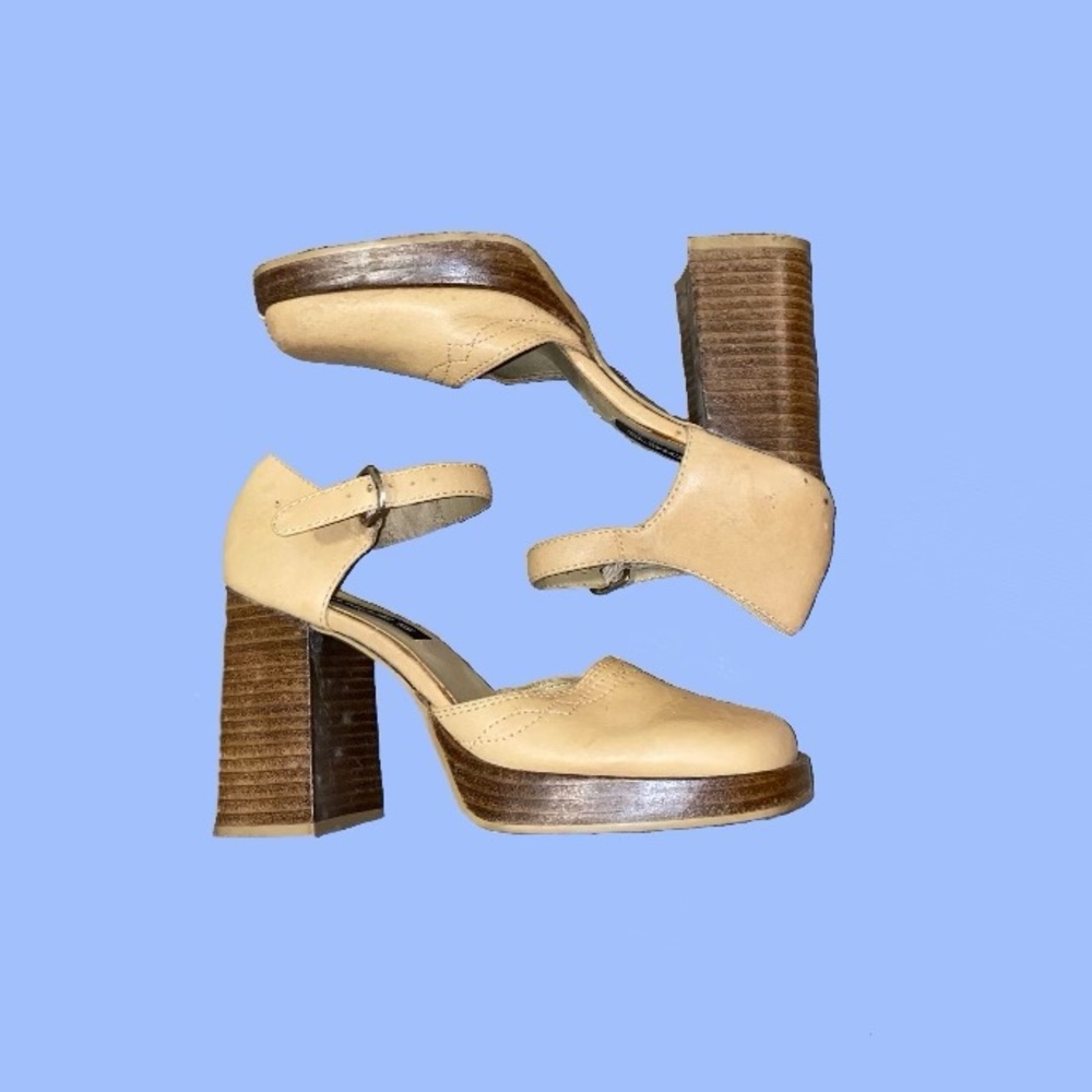 SOLD ON DEPOP 70s VINTAGE CANDIE’s HIGH HEELED MARY JANES